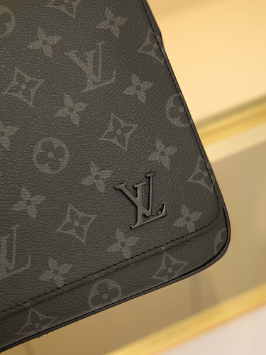 small4-1.jpg Louis Vuitton District Pm 'Black Monogram Eclipse Canvas